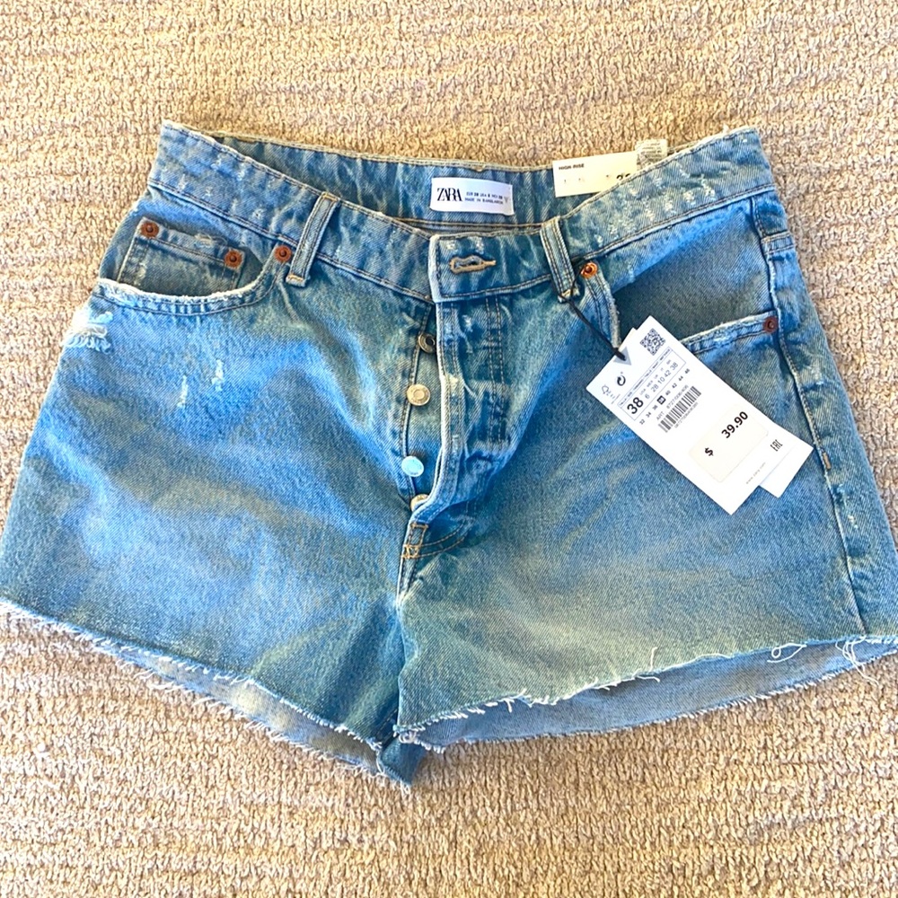 Zara High-Rise Distressed Denim Straight Shorts, Light Wash, Size 6